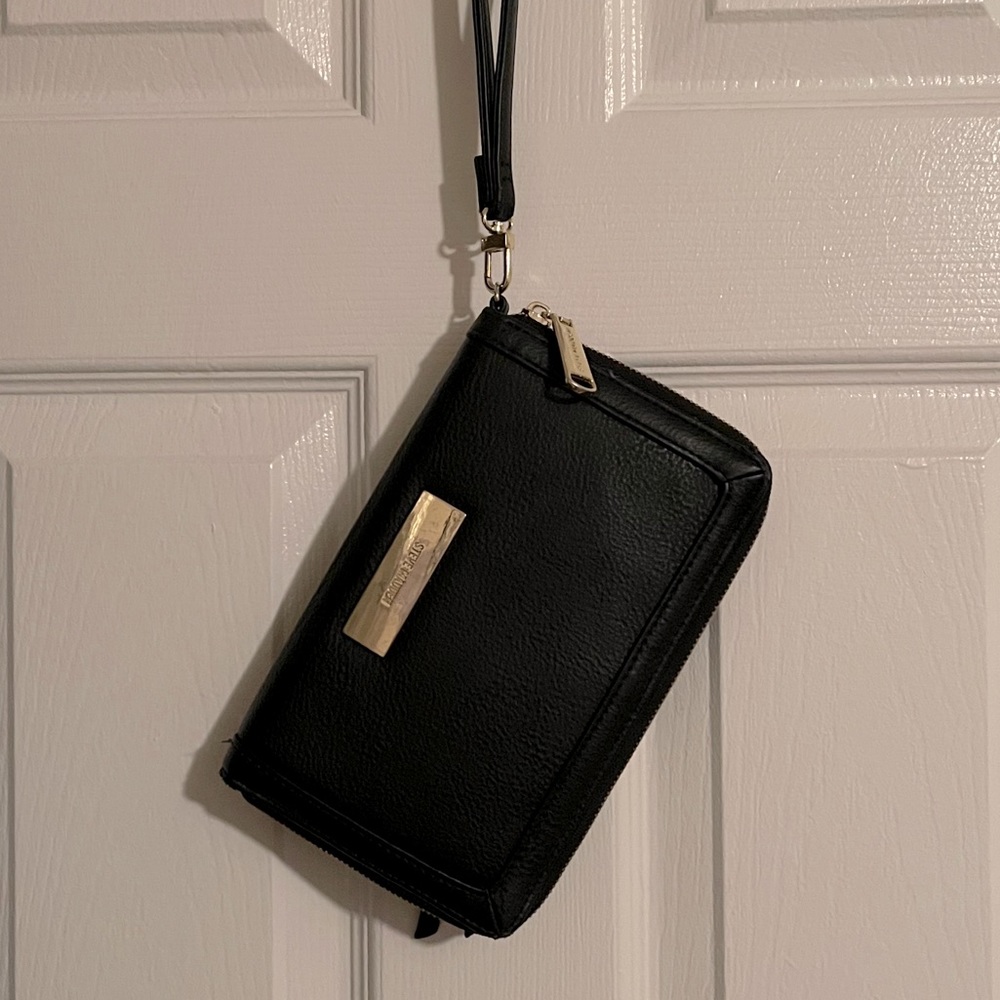 Steve Madden wristlet